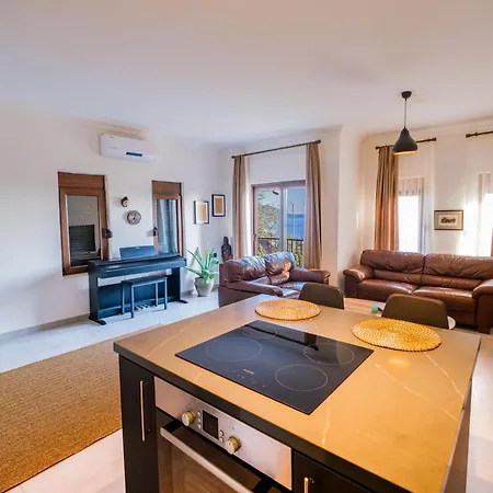 Appartement Stylish Modern Hideout In *